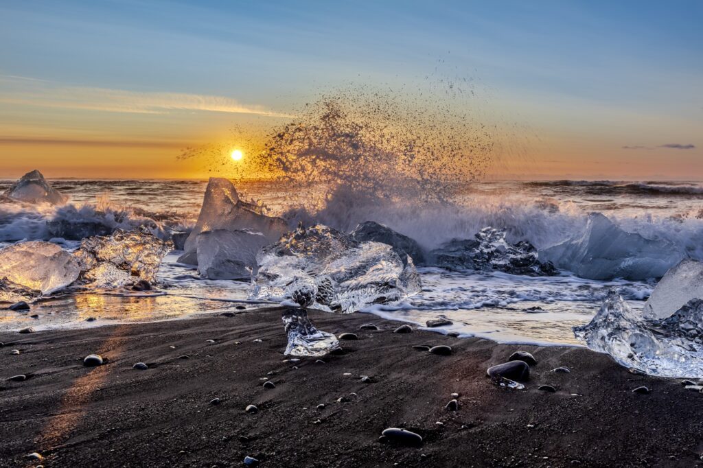 Moc Atlantyckich fal na "diamentowej plaży" - Islandia